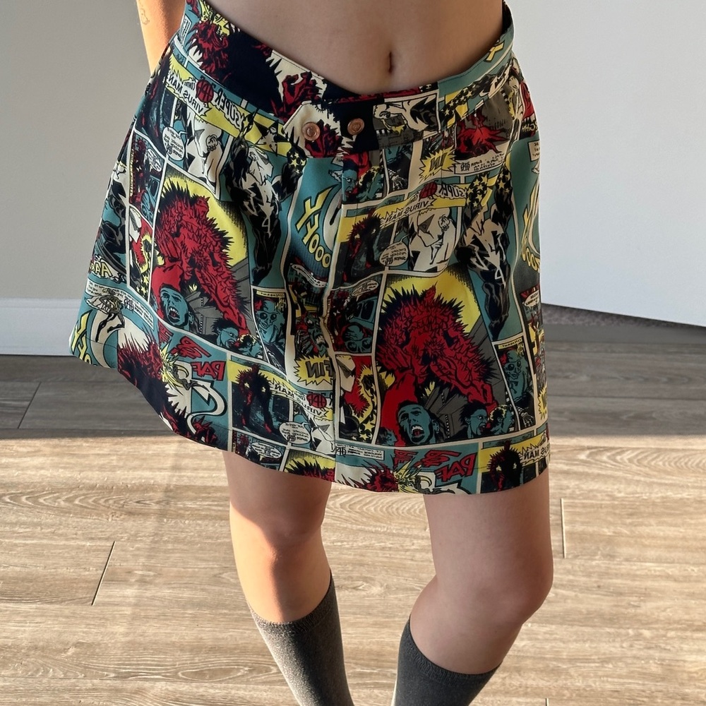 Vintage Archive Jean-Paul Gaultier Iconic 1995/1996 runway
Comic book skirt